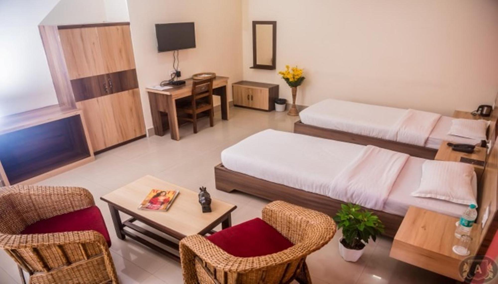 Hotel Aatreyee Dibrugarh Luaran gambar