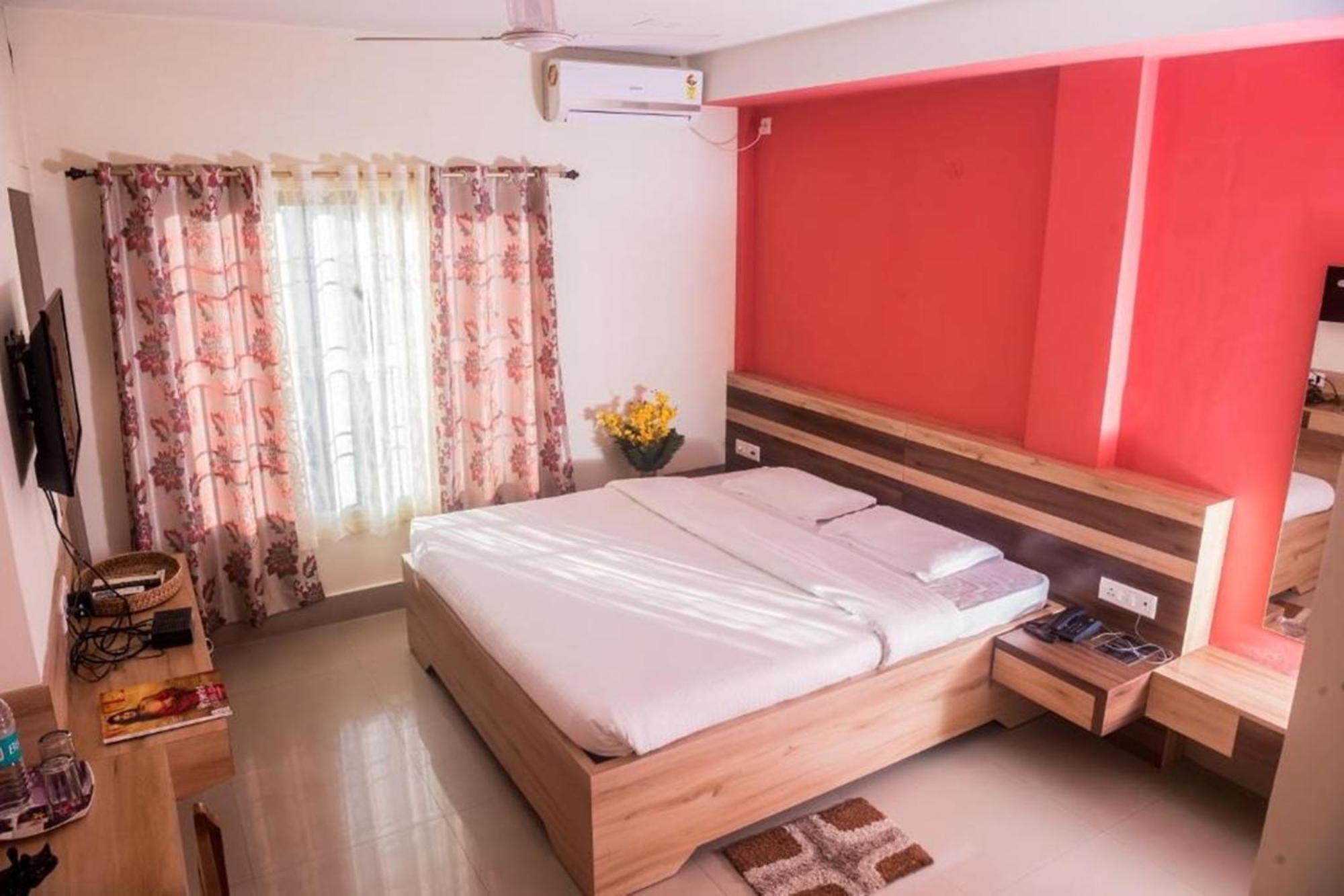 Hotel Aatreyee Dibrugarh Luaran gambar