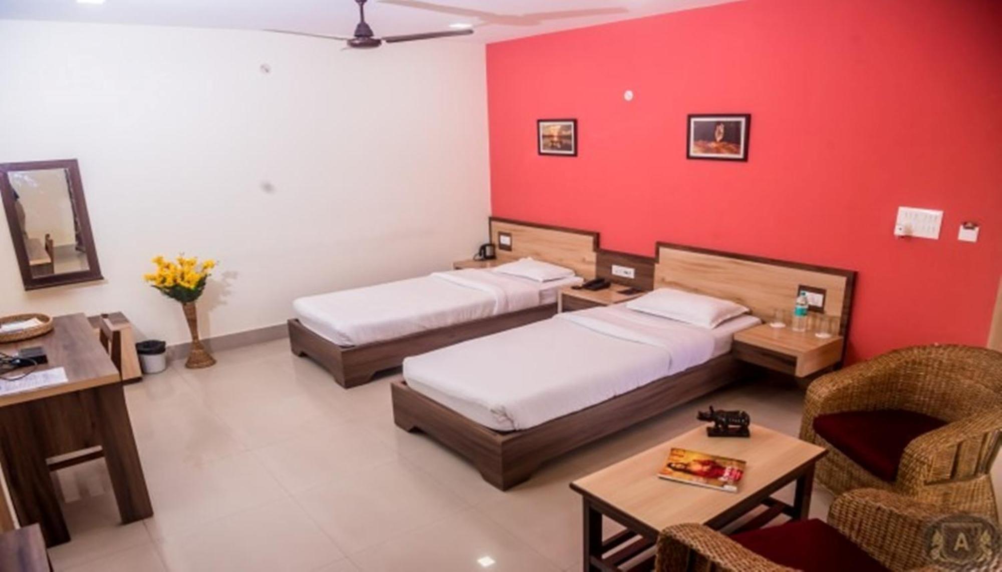 Hotel Aatreyee Dibrugarh Luaran gambar